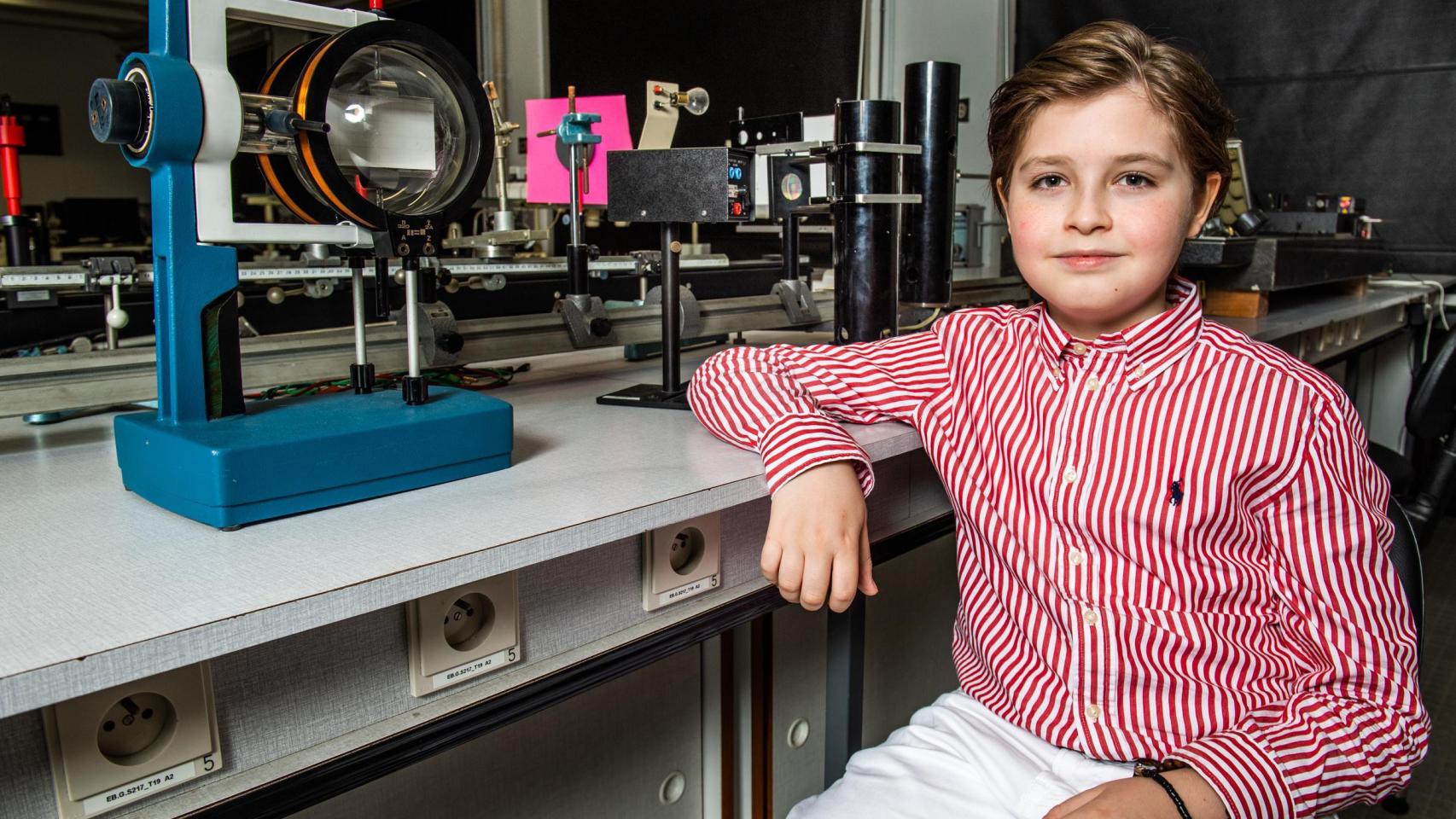 Prodígio de 15 Anos Conclui Doutorado em Física Quântica e Redefine Limites da Ciência