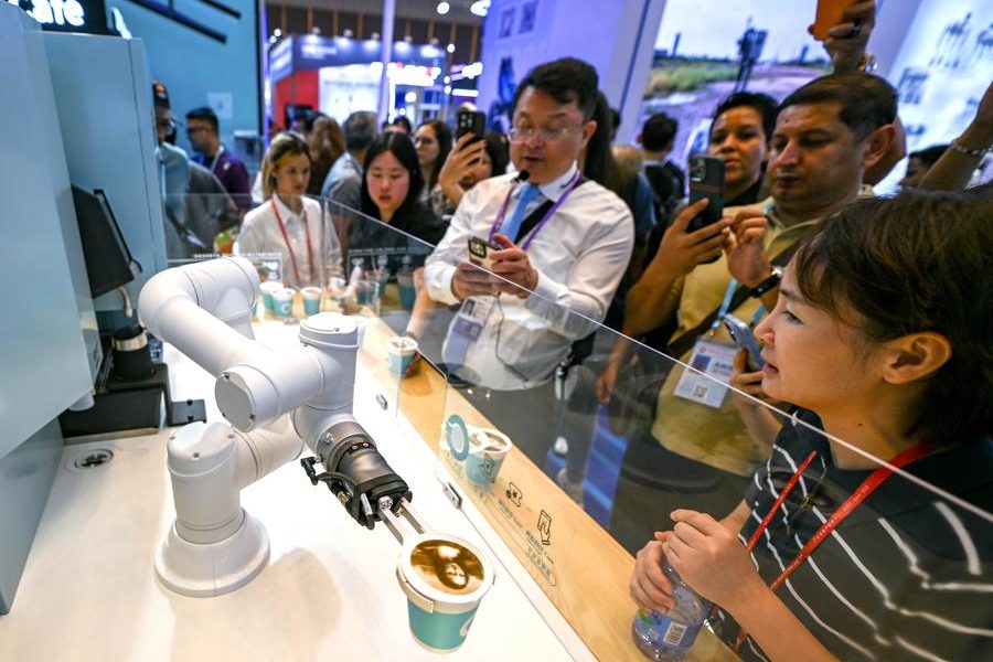 Robôs Dominam Feira de Cantão, Destacando Inovação e Tecnologia Inteligente