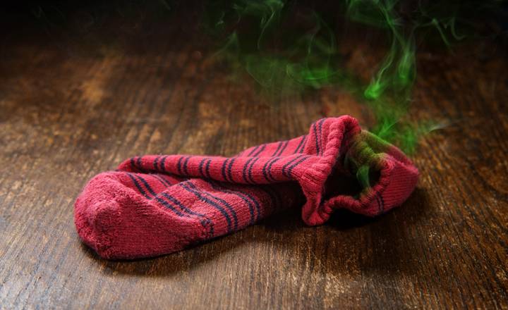 Nojento: Cientista explica por que você NUNCA deve repetir meias