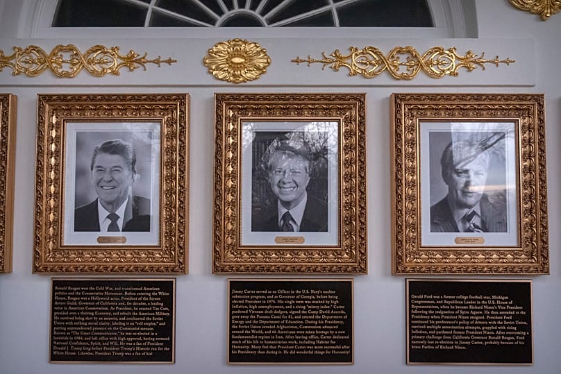 Trump reescreve a história na Casa Branca com placas polêmicas