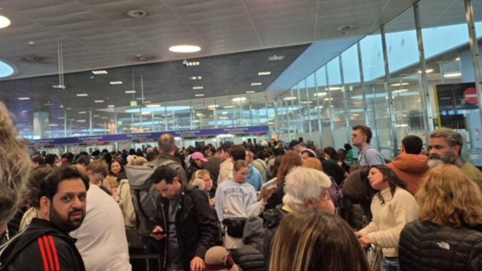 Caos em Lisboa: Imigração tem fila de 7h e revolta de turistas