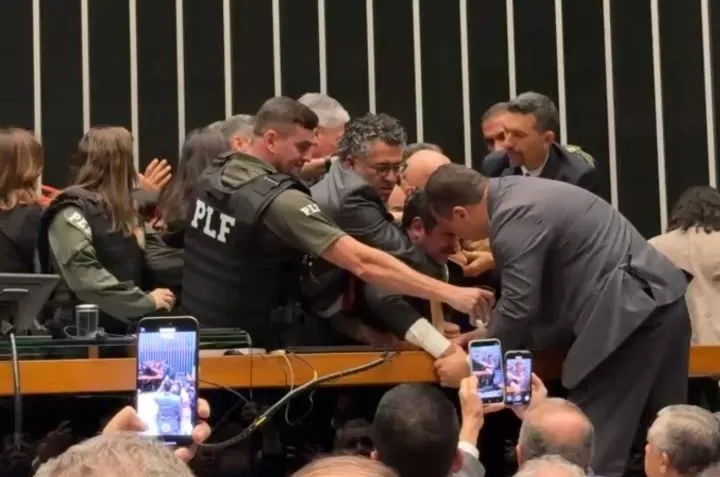 Glauber Braga: Retirado à força da Mesa da Câmara em episódio tenso