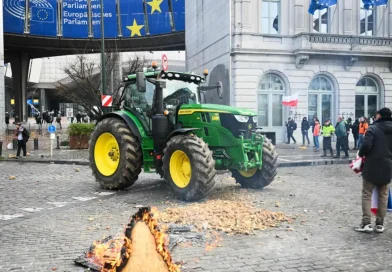 Tratores sitiam Bruxelas contra acordo UE-Mercosul Tratores sitiam Bruxelas contra acordo UE-Mercosul