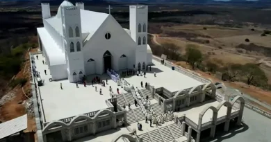 Malta, PB: Santuário gigante vira polo de turismo religioso no Sertão Malta, PB: Santuário gigante vira polo de turismo religioso no Sertão
