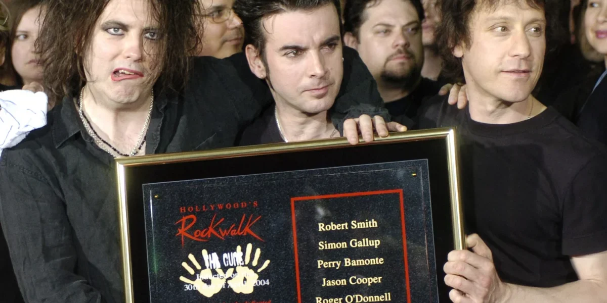 Luto no rock: Perry Bamonte, do The Cure, morre aos 65