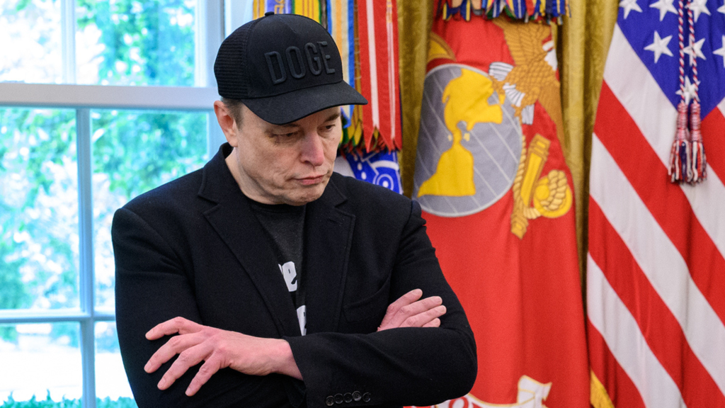 Multa milionária da UE irrita Musk: “Abolir União Europeia!”