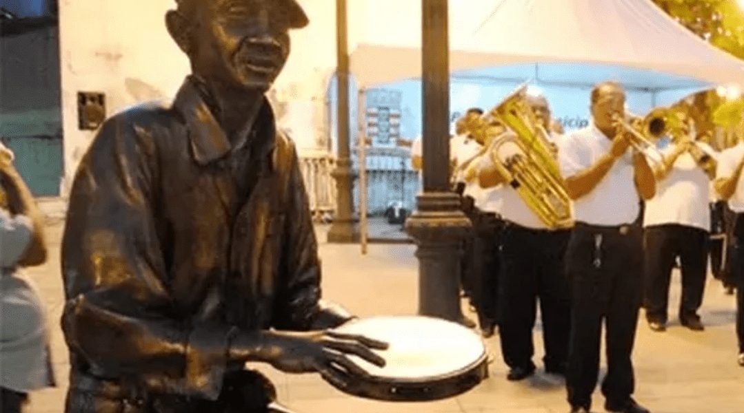 Vandalismo tira Jackson do Pandeiro da Praça Rio Branco; estátua vai pro Hotel Globo