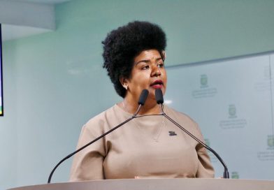 Aposentados de Campina sofrem com atrasos: vereadora Jô Oliveira detona prefeitura