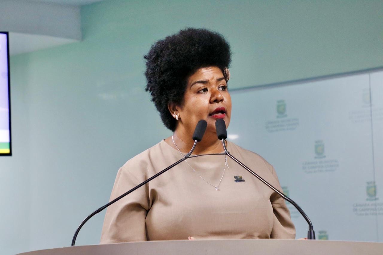 Aposentados de Campina sofrem com atrasos: vereadora Jô Oliveira detona prefeitura