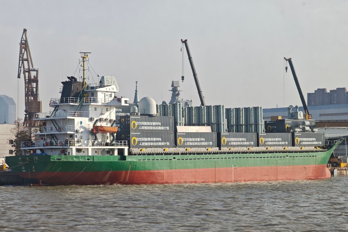 China transforma navios de carga em ‘porta-mísseis’ e acende alerta global