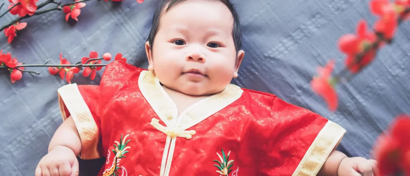 China taxa camisinhas e subsidia creches para estimular o crescimento populacional