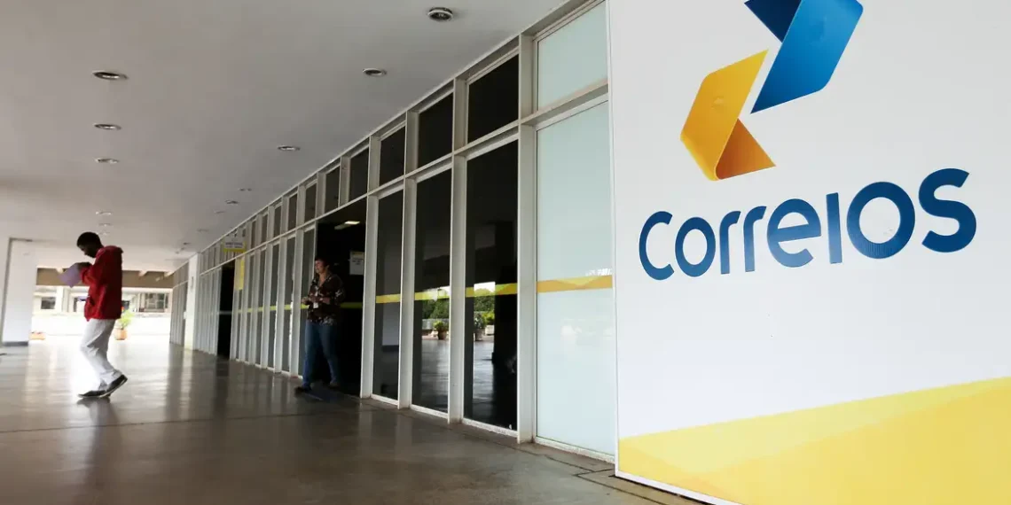 Correios no vermelho: plano drástico fecha agências e demite milhares