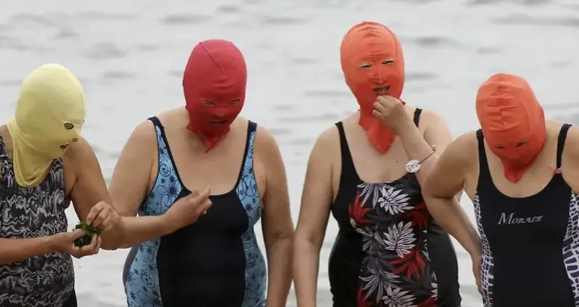 Facekini: acessório bizarro é hit no verão chinês (e viraliza no mundo)