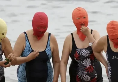Facekini: acessório bizarro é hit no verão chinês (e viraliza no mundo)
