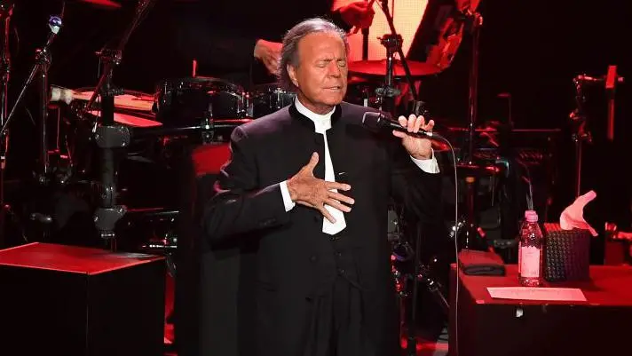 Julio Iglesias: astro da música latina é acusado de abuso sexual