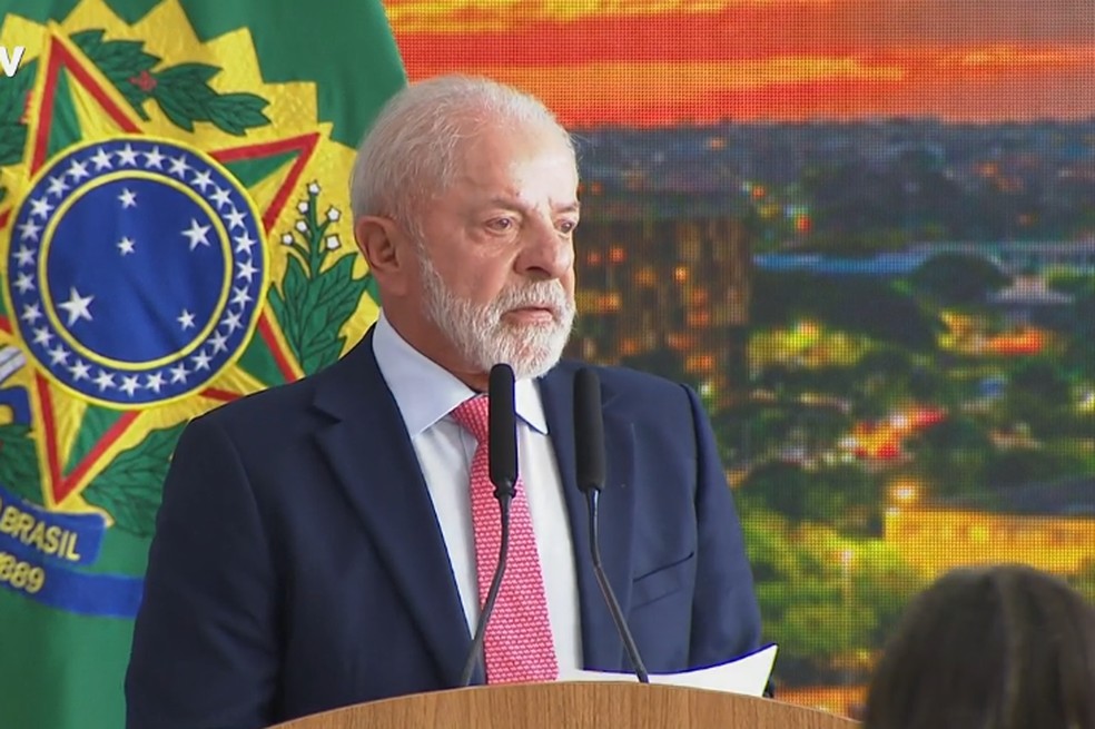 Lula veta lei que aliviaria pena de Bolsonaro no caso 8/1