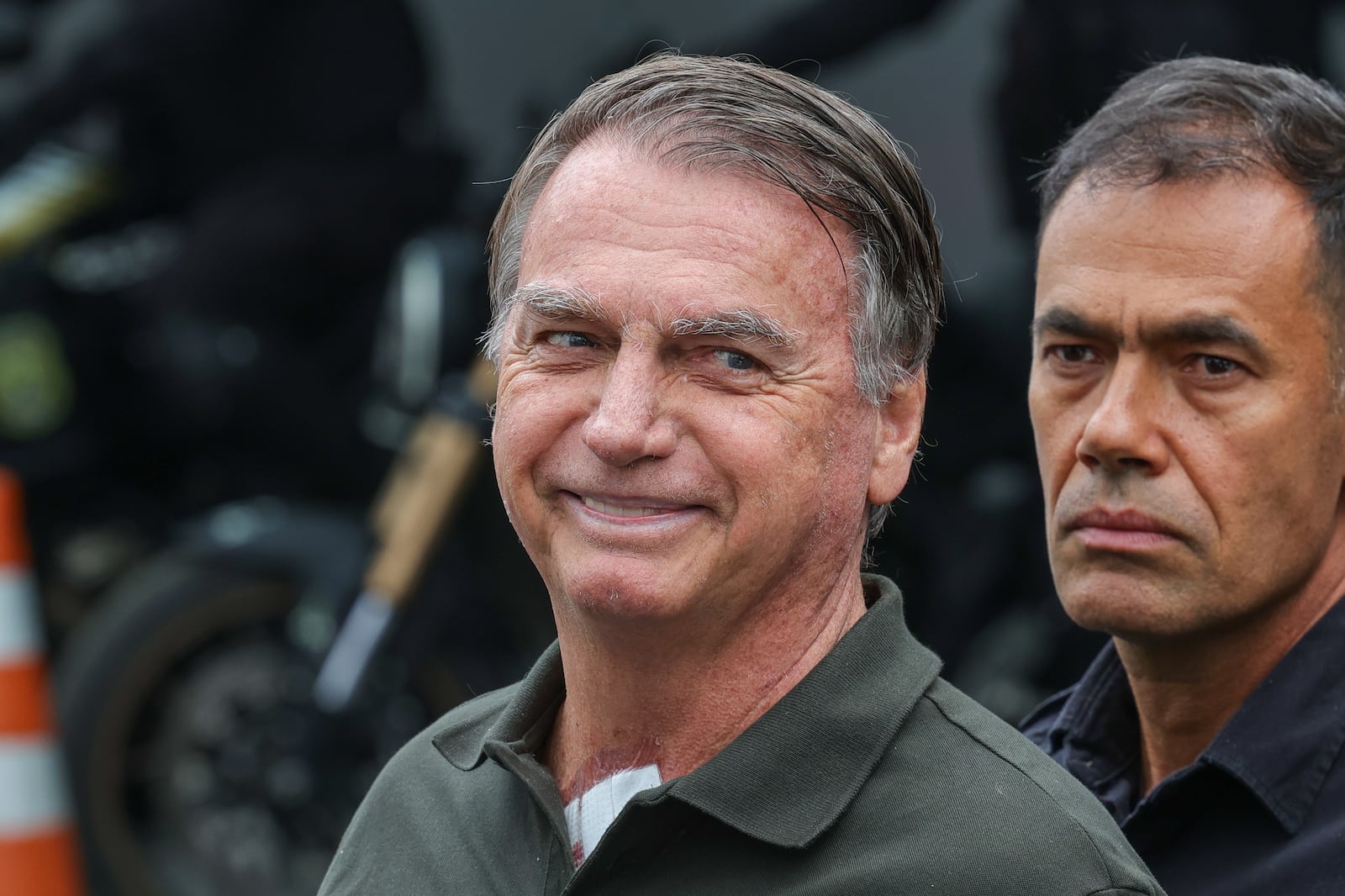 Michelle Bolsonaro revela: ‘Bolsonaro caiu da cama e bateu a cabeça’