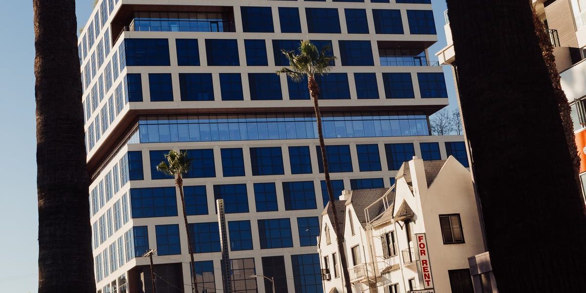 Guerra bilionária em Hollywood: Netflix desafia Paramount pela Warner!