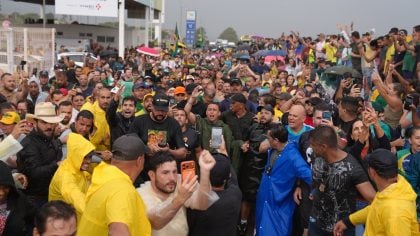 Nikolas lidera marcha pró-Bolsonaro em Brasília e GDF reforça segurança