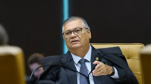 Dino corta ‘auxílio-peru’ e freia supersalários no serviço público