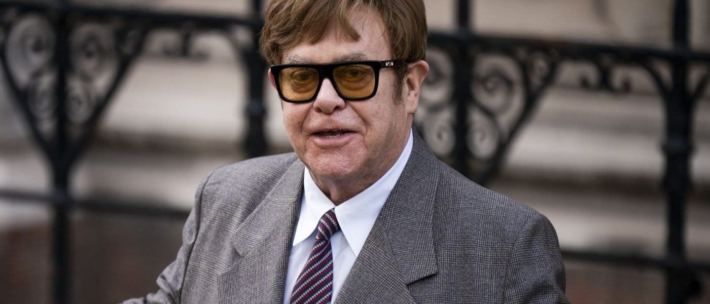 Elton John processa o Daily Mail por invasão de privacidade