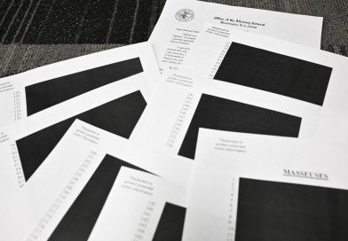 Epstein: E-mails vazados expõem elite global que ignorou abusos Epstein: E-mails vazados expõem elite global que ignorou abusos