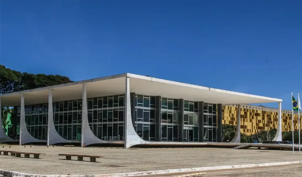 STF decide futuro de juízes nas redes sociais