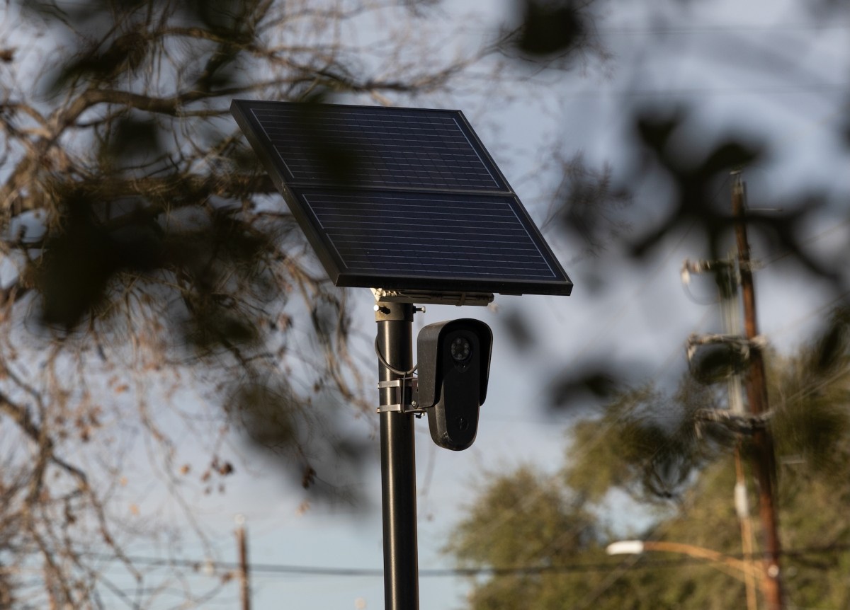 Privacidade e Imigração: Câmeras Flock são alvos de sabotagem nos EUA