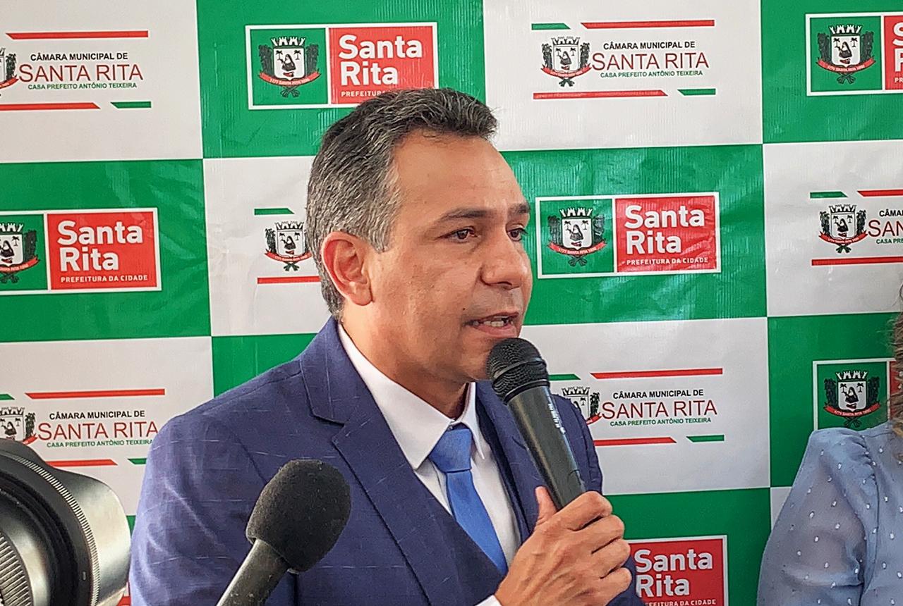 Santa Luzia: Prefeito troca Carnaval por água!