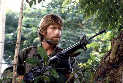 Chuck Norris: A jornada do astro de ação ao ícone viral da internet