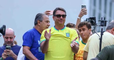 Estratégia de Flávio Bolsonaro equilibra moderação e mobilização na campanha