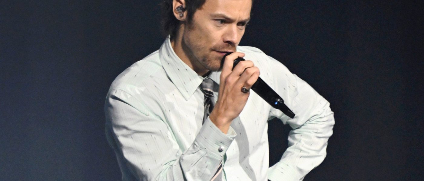 Harry Styles troca o disco pelo synth-pop em cover de Tears for Fears