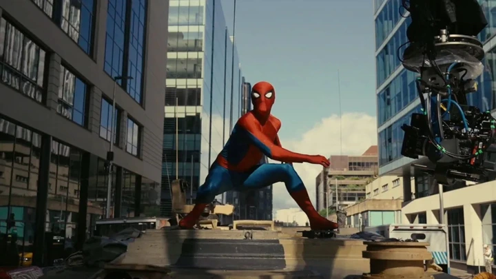 Pista em HQ de Jonathan Hickman reacende teorias sobre Hulk e Justiceiro no novo Homem-Aranha