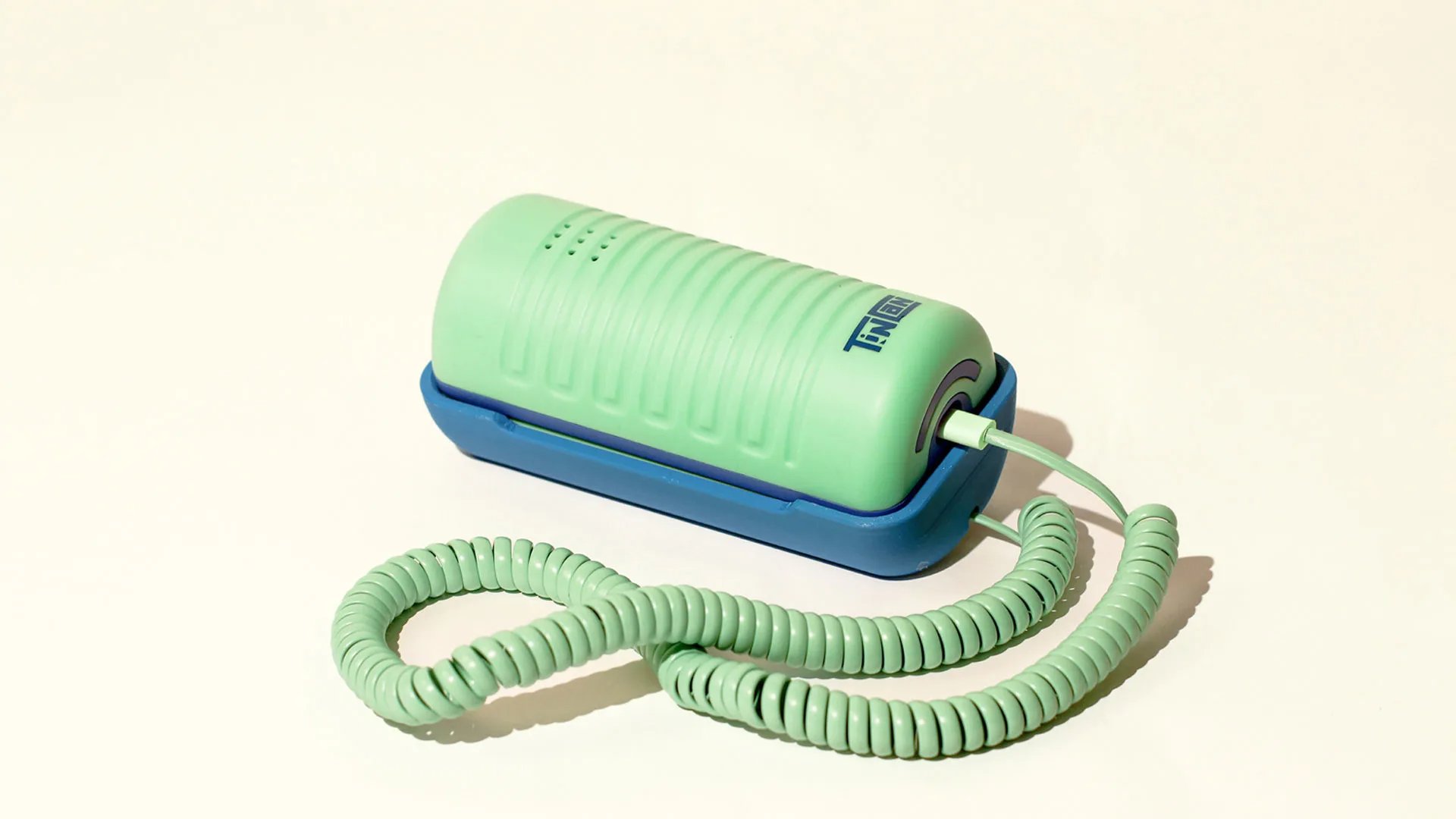 Telefones fixos ressurgem para conectar crianças com segurança