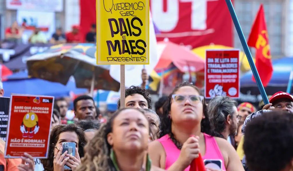 1º de Maio no Rio: Ato em Copacabana clama pelo fim da escala 6×1