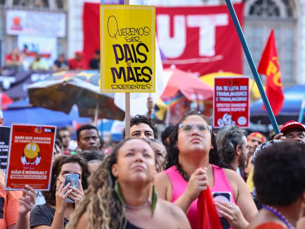 1º de Maio no Rio: Ato em Copacabana clama pelo fim da escala 6×1