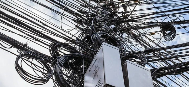 Anatel acelera análise de contratos de postes e bate recorde