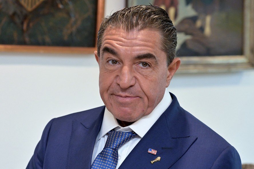 Conselheiro de Trump chama brasileiras de “raça maldita”