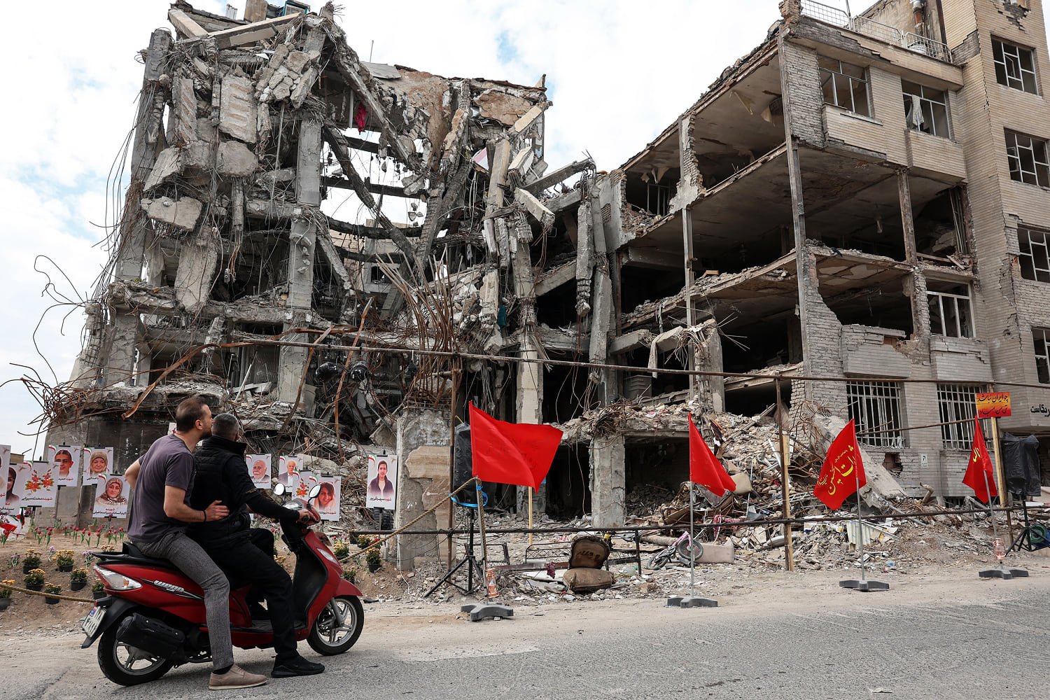 EUA e Irã em Nova Rodada de Conversas; Swalwell Sob Investigação