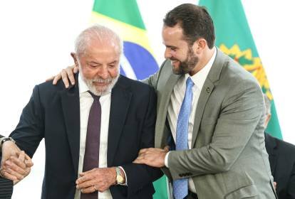 Governo aposta fundos públicos para perdoar dívidas