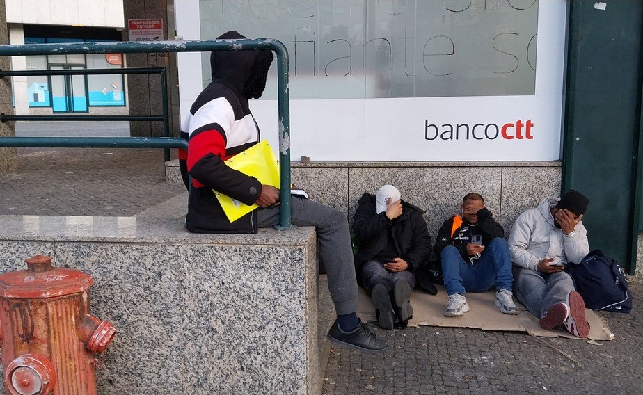 Brasileiros em Portugal clamam por imigração humana e enfrentam ‘clima de medo’