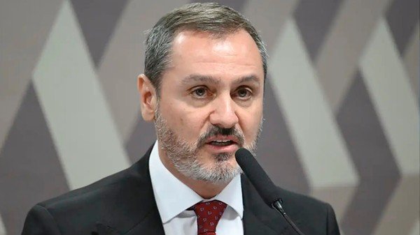 Itamaraty Expulsa Americano e Suspende Acesso de Outro por Reciprocidade