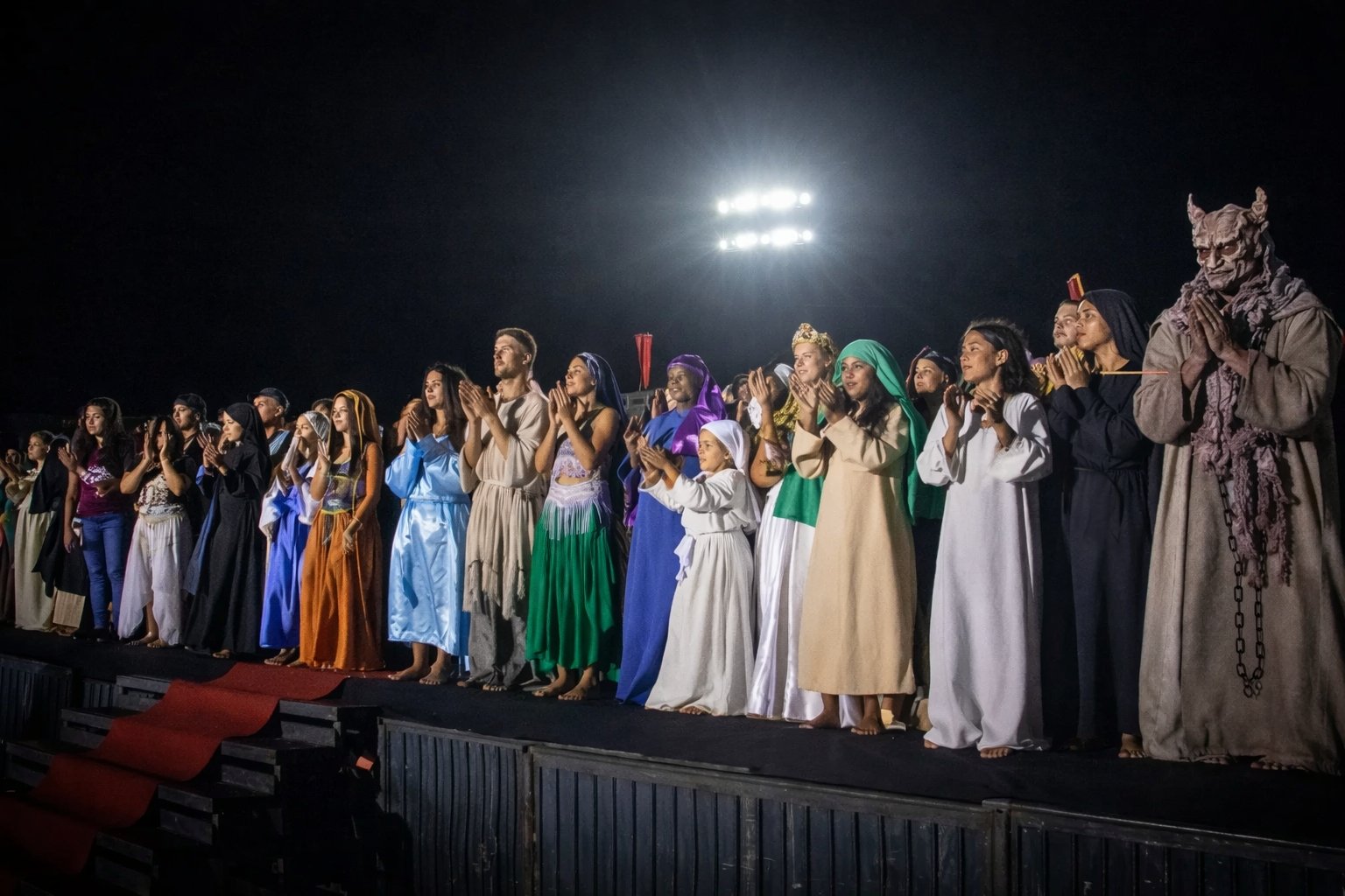 Paixão de Cristo em Conde: Emoção e Fé em Espetáculo a Céu Aberto