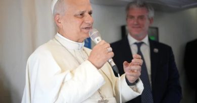 Papa Leão XIV rejeita bênçãos formais a casais homoafetivos