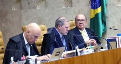 STF: Desconfiança Recorde e Crise Reconhecida por Fachin