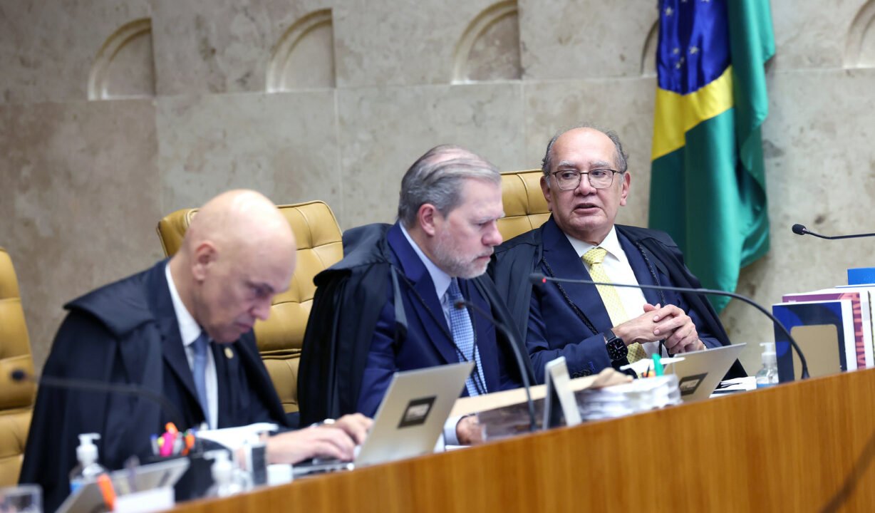 STF: Desconfiança Recorde e Crise Reconhecida por Fachin