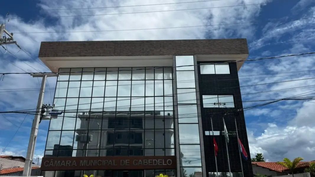 Cabedelo: Câmara sob escrutínio por R$ 1,5 milhão em contratos advocatícios