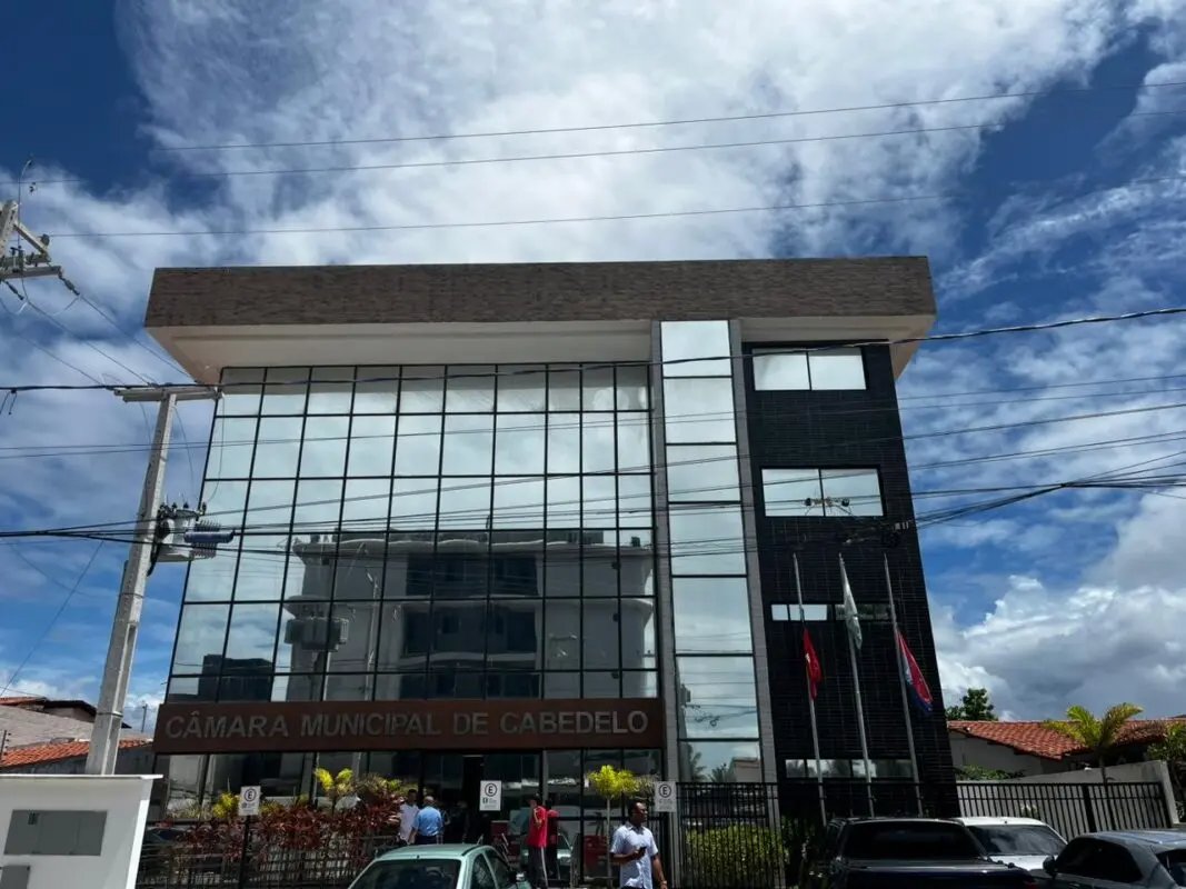 Cabedelo: Câmara sob escrutínio por R$ 1,5 milhão em contratos advocatícios
