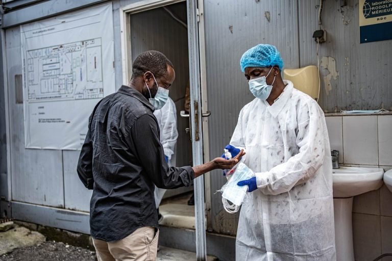 Ebola: África em Alerta com Quase 600 Casos Suspeitos e 139 Mortes