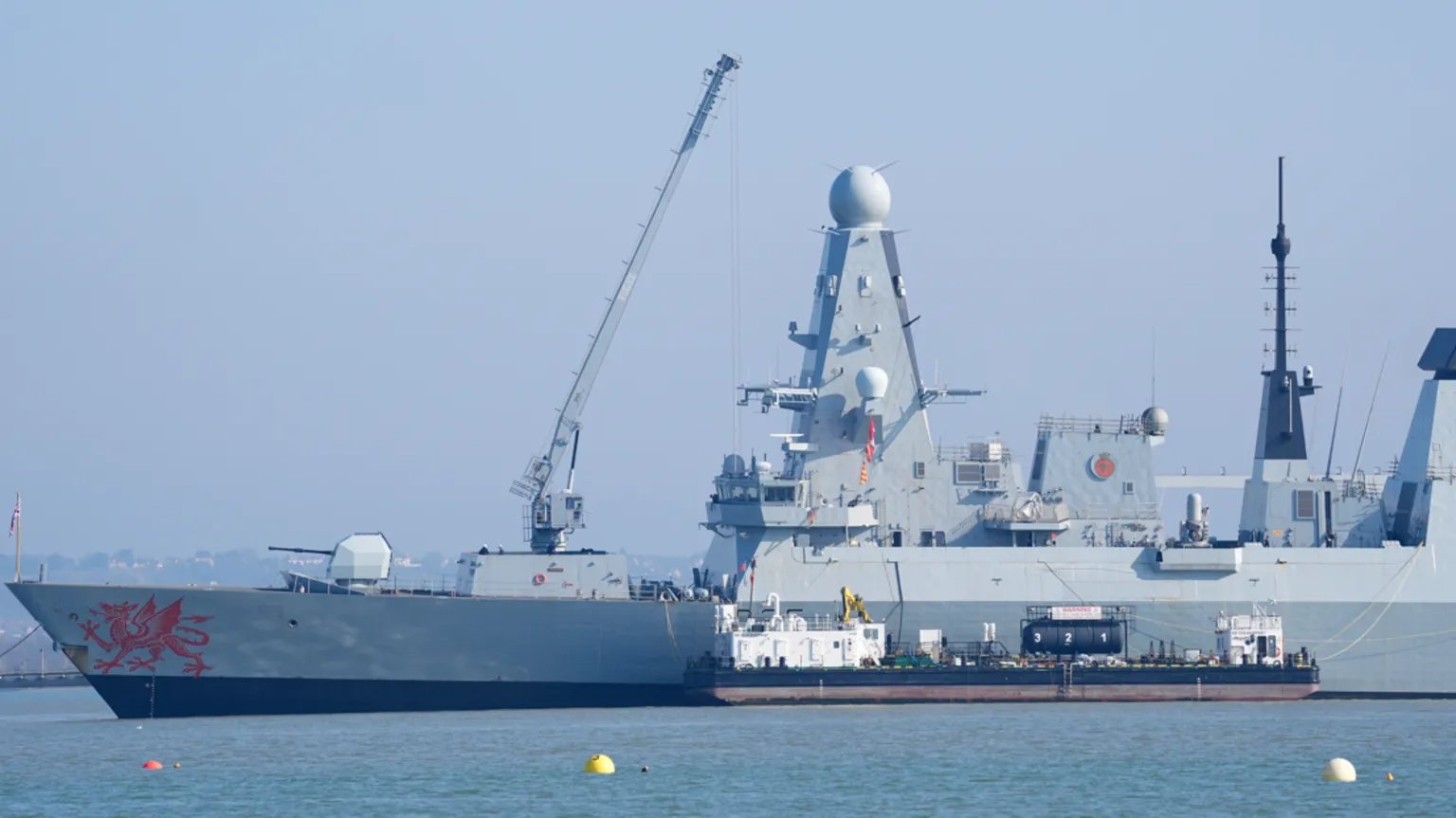 HMS Dragon rumo ao Oriente Médio para proteger Estreito de Ormuz